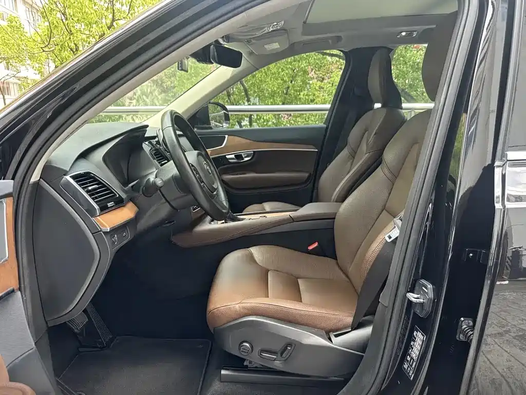 Volvo XC90 — фото 6