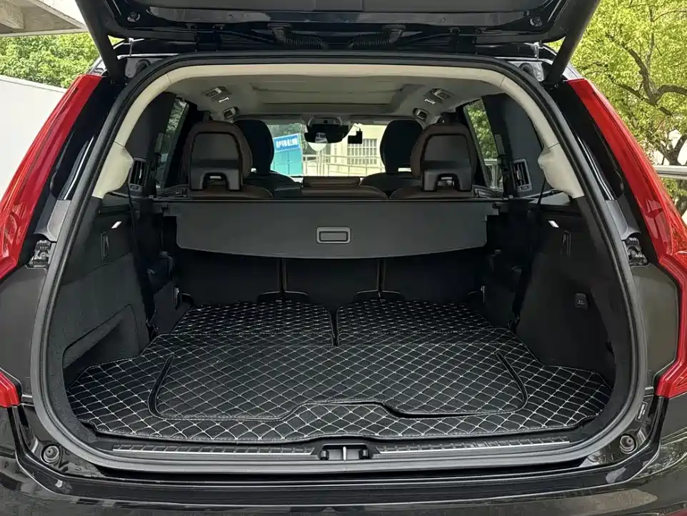 Volvo XC90 — фото 10