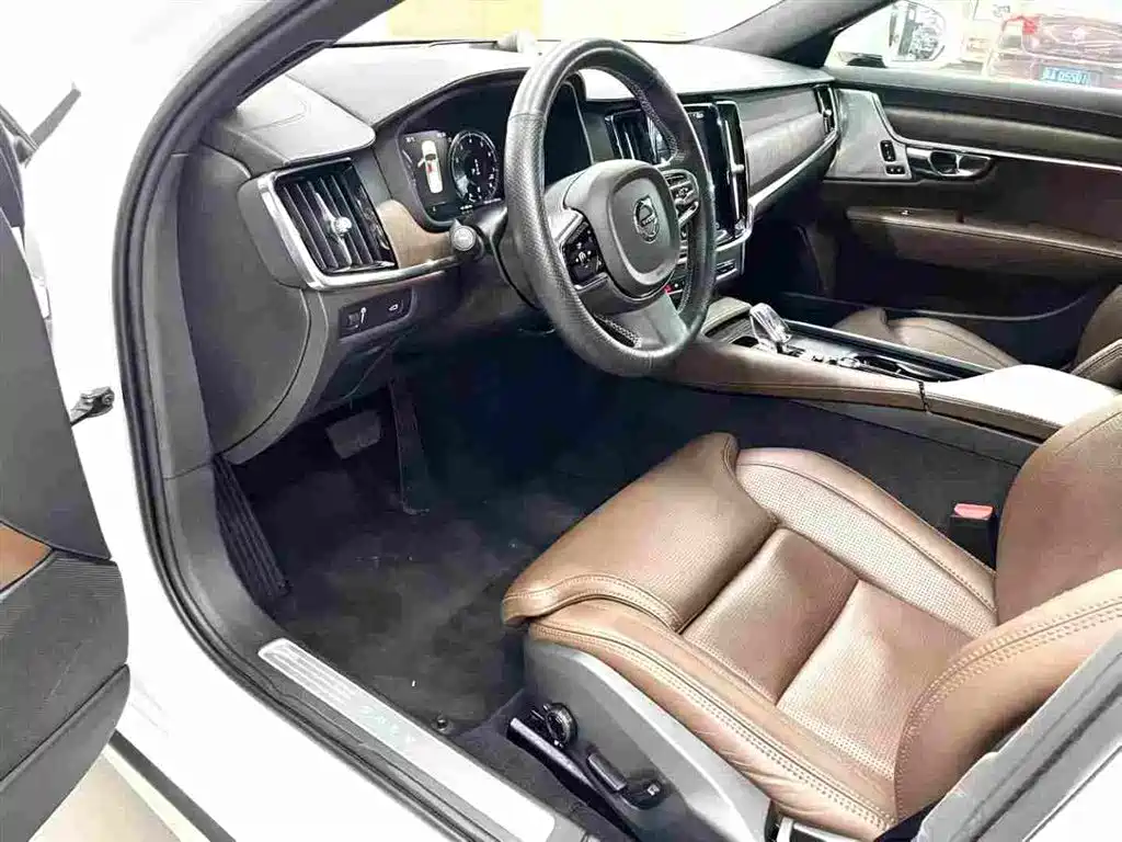 Volvo S90 — фото 3