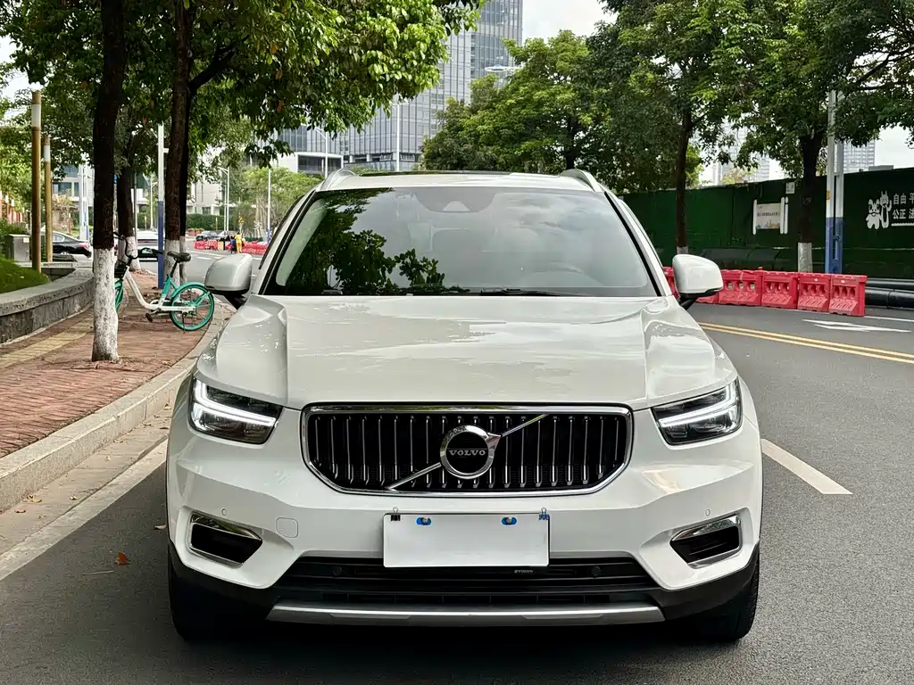 Volvo XC40 — фото 3