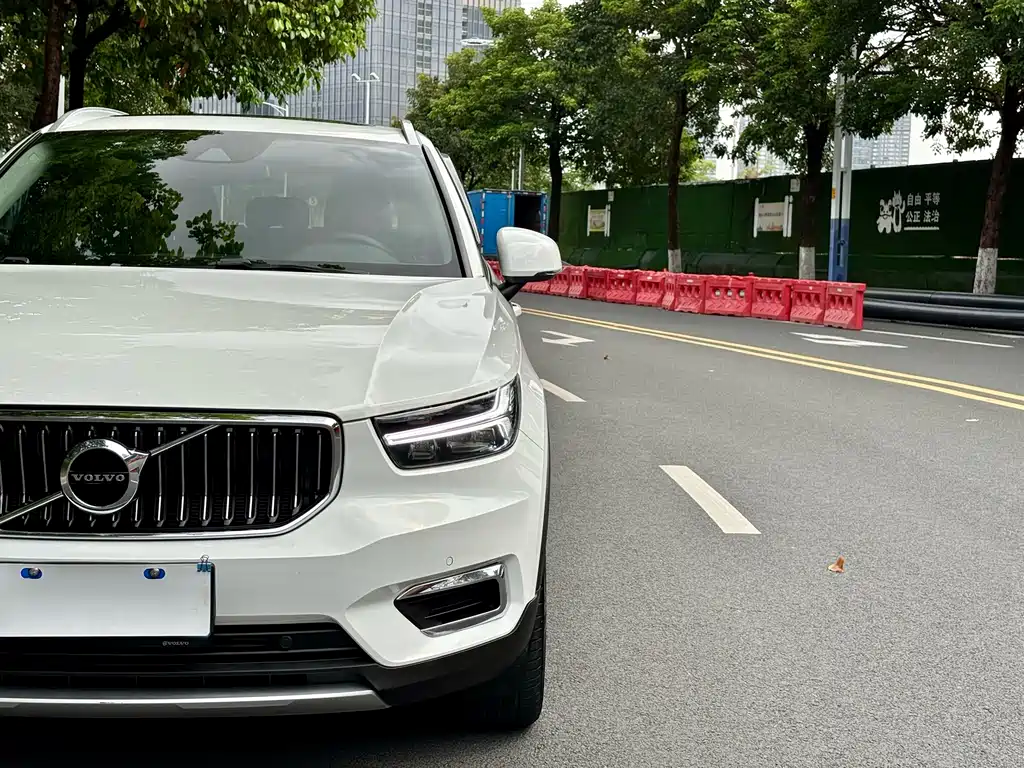 Volvo XC40 — фото 4