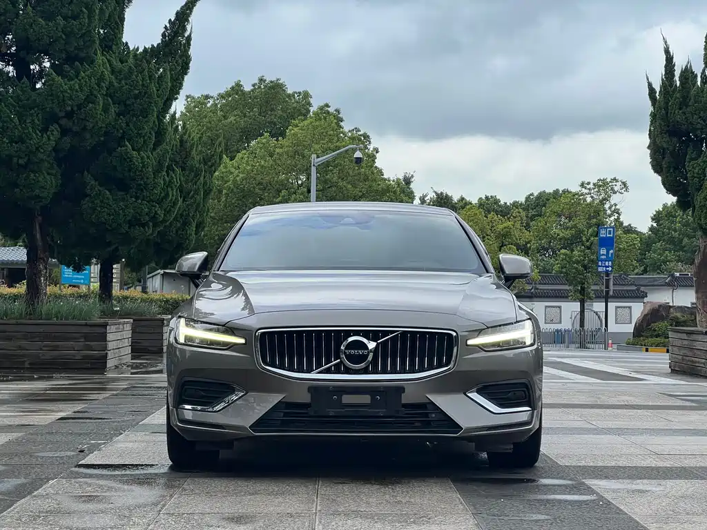 Volvo S60 — фото 2