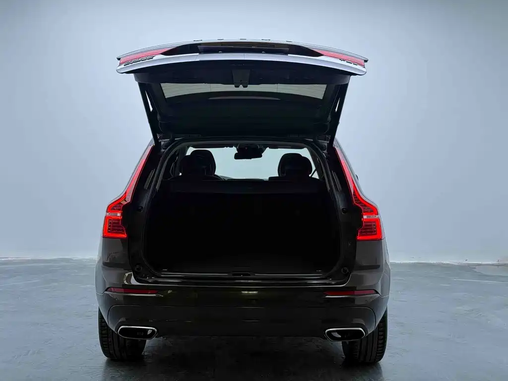 Volvo XC60 — фото 11