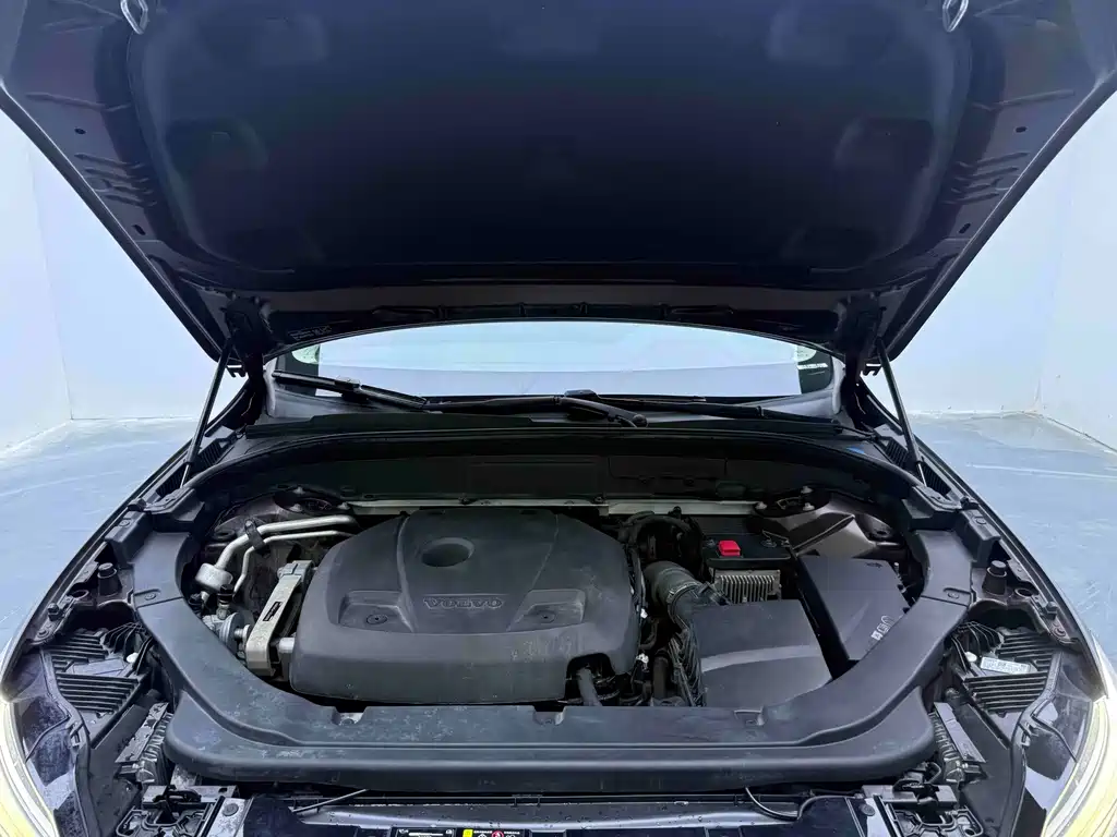 Volvo XC60 — фото 18