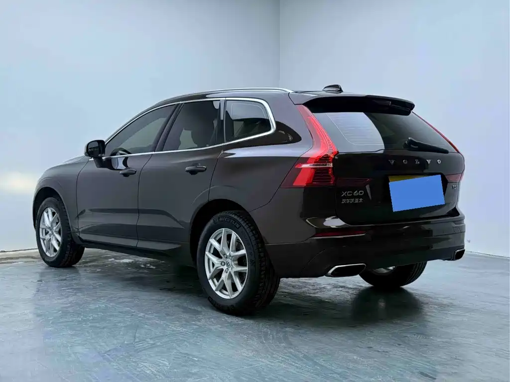 Volvo XC60 — фото 7