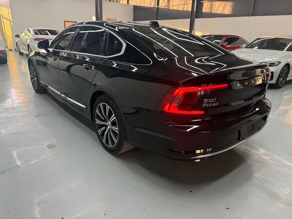 Volvo S90 — фото 7