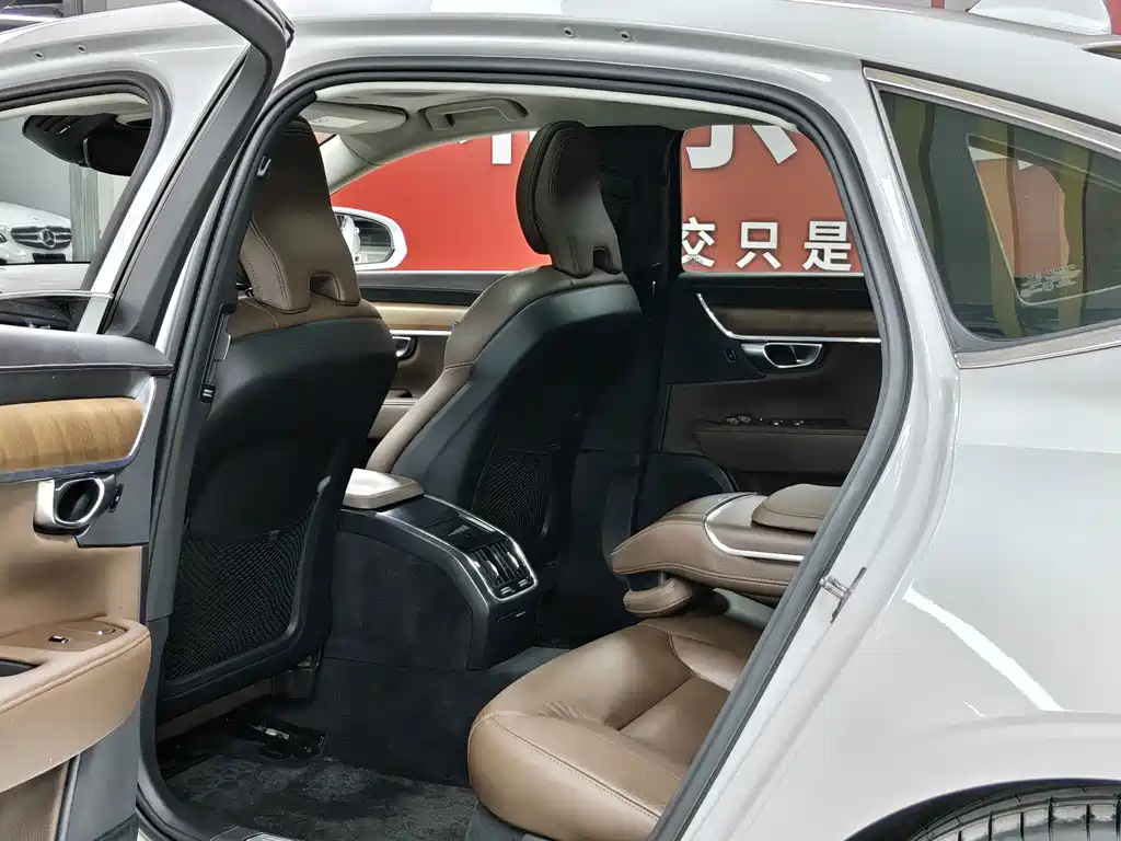Volvo S90 — фото 11