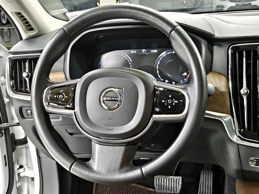 Volvo S90 — фото 14