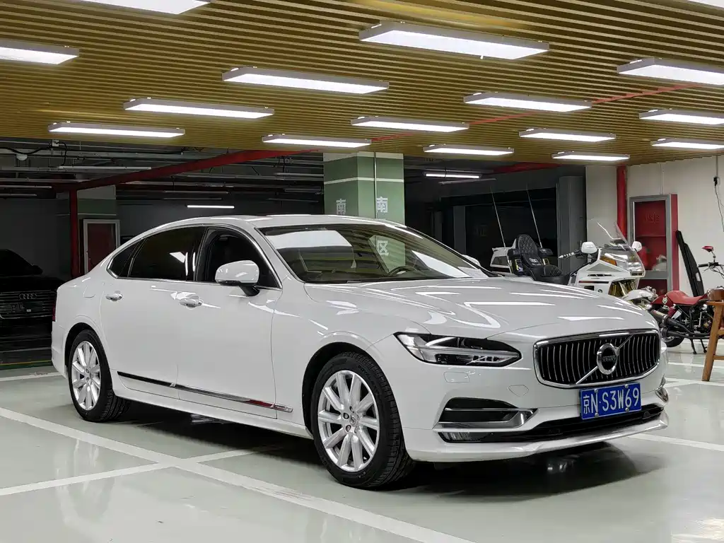 Volvo S90 — фото 3