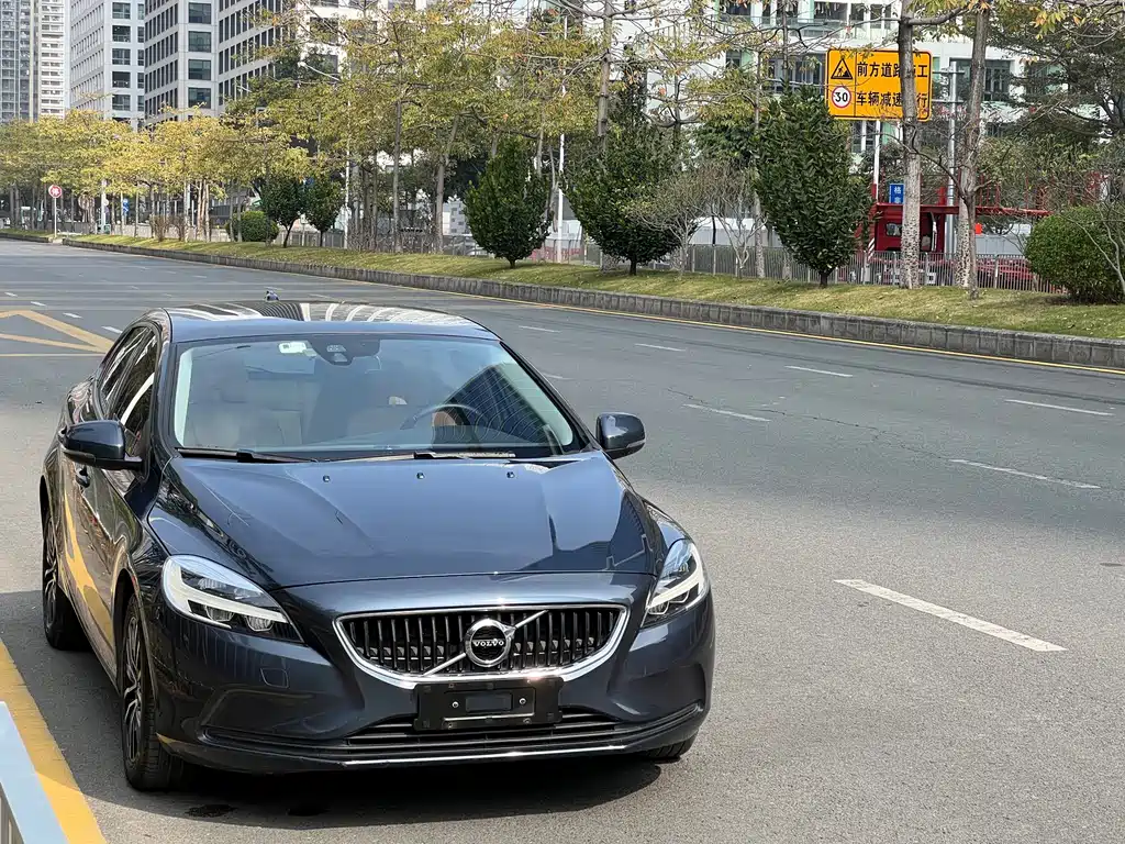 Volvo V40 — фото 3