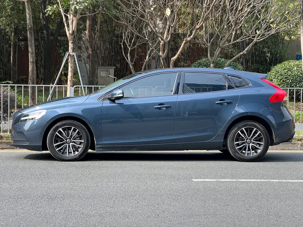 Volvo V40 — фото 4