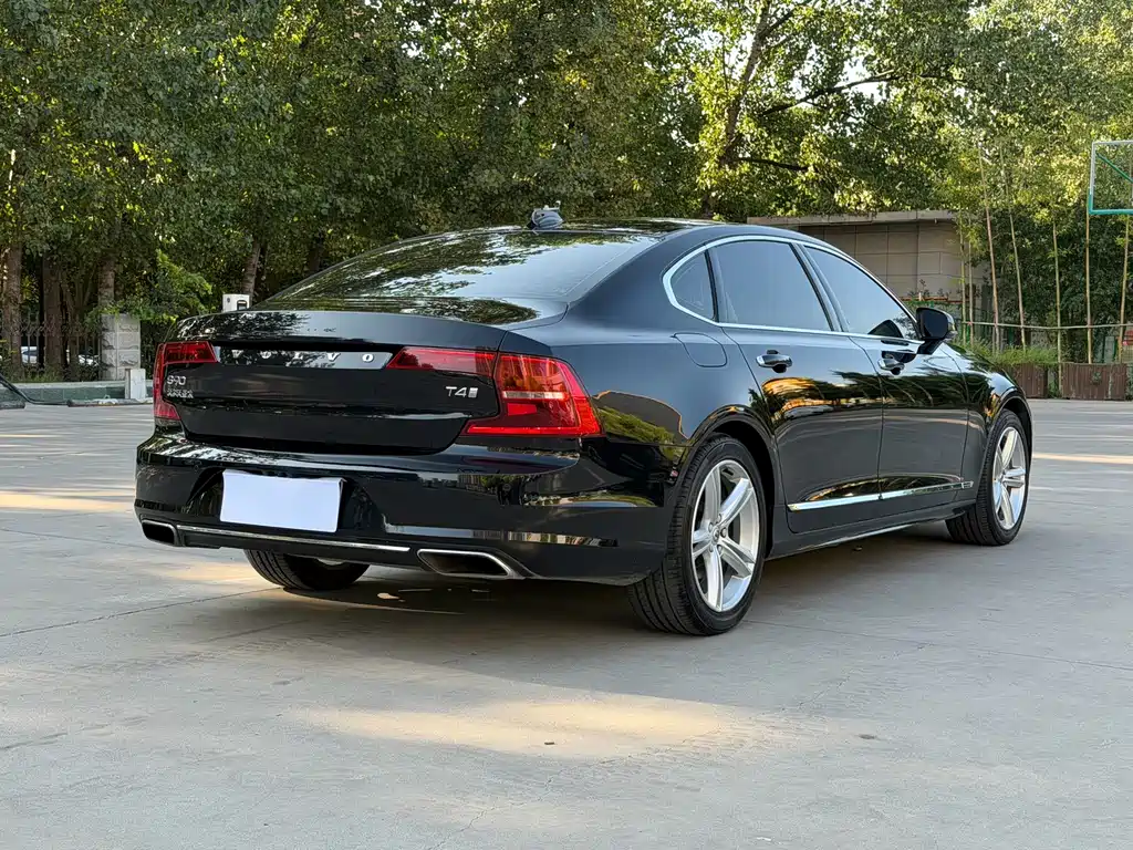 Volvo S90 — фото 15