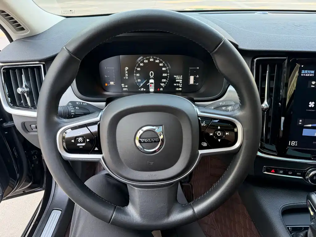 Volvo S90 — фото 6