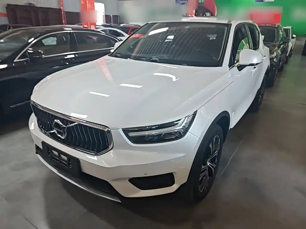 Volvo XC40 — фото 2