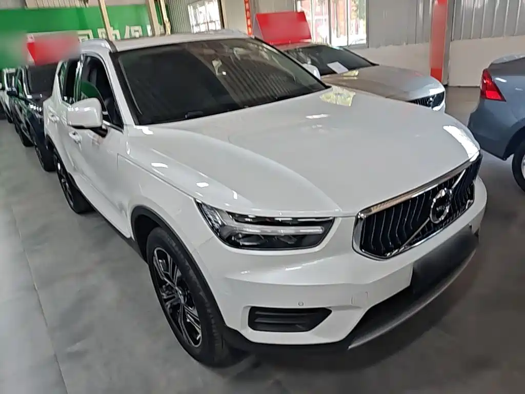 Volvo XC40 — фото 4