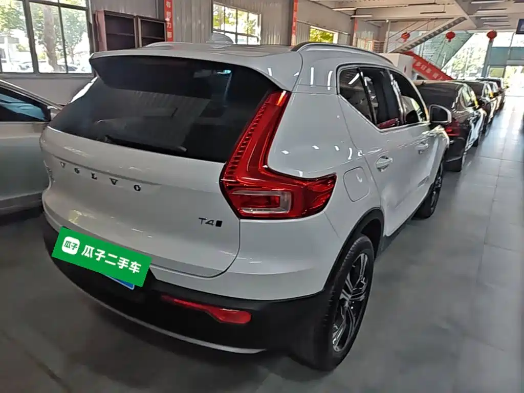 Volvo XC40 — фото 7