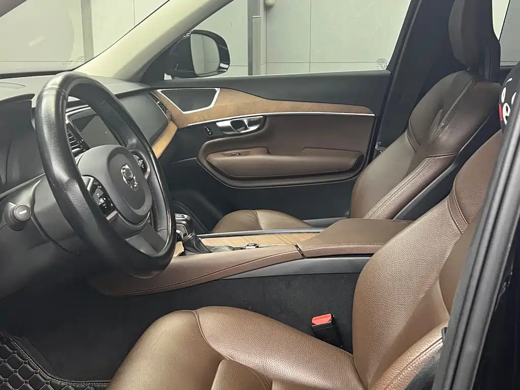 Volvo XC90 — фото 4