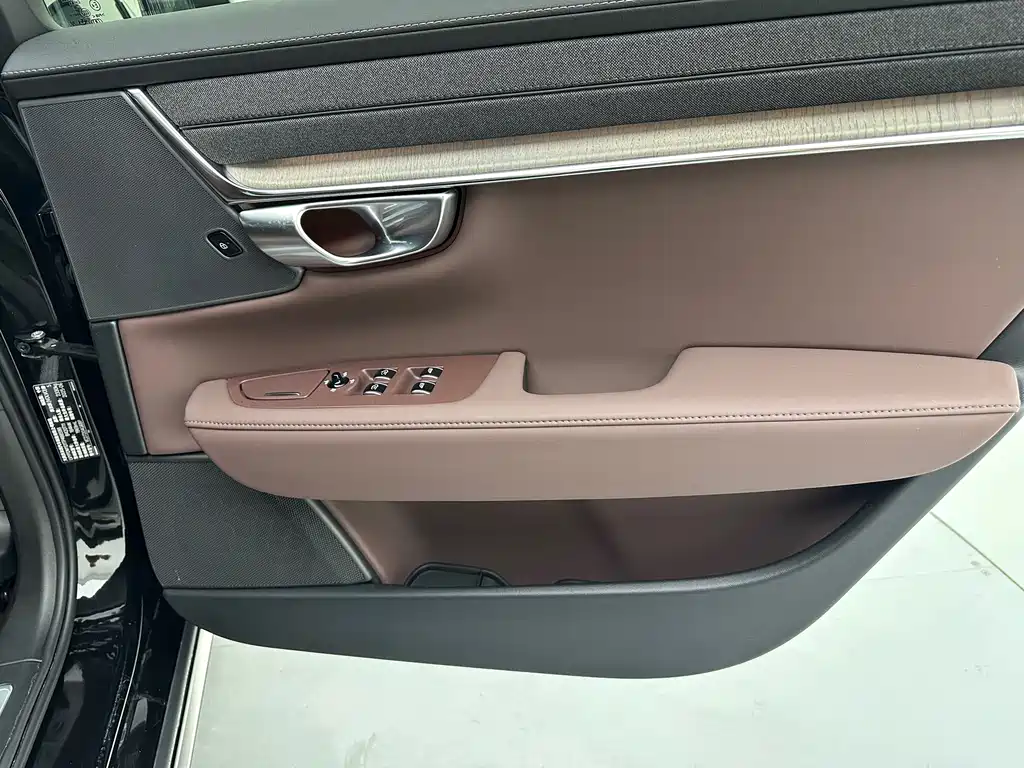Volvo S90 — фото 23
