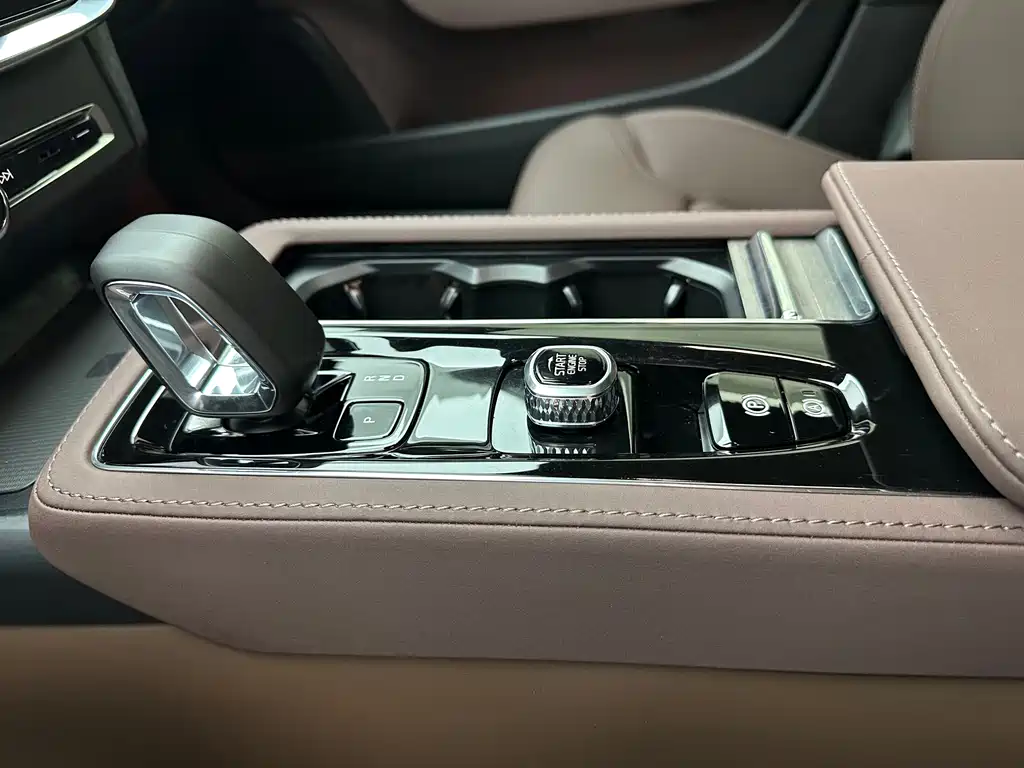 Volvo S90 — фото 36