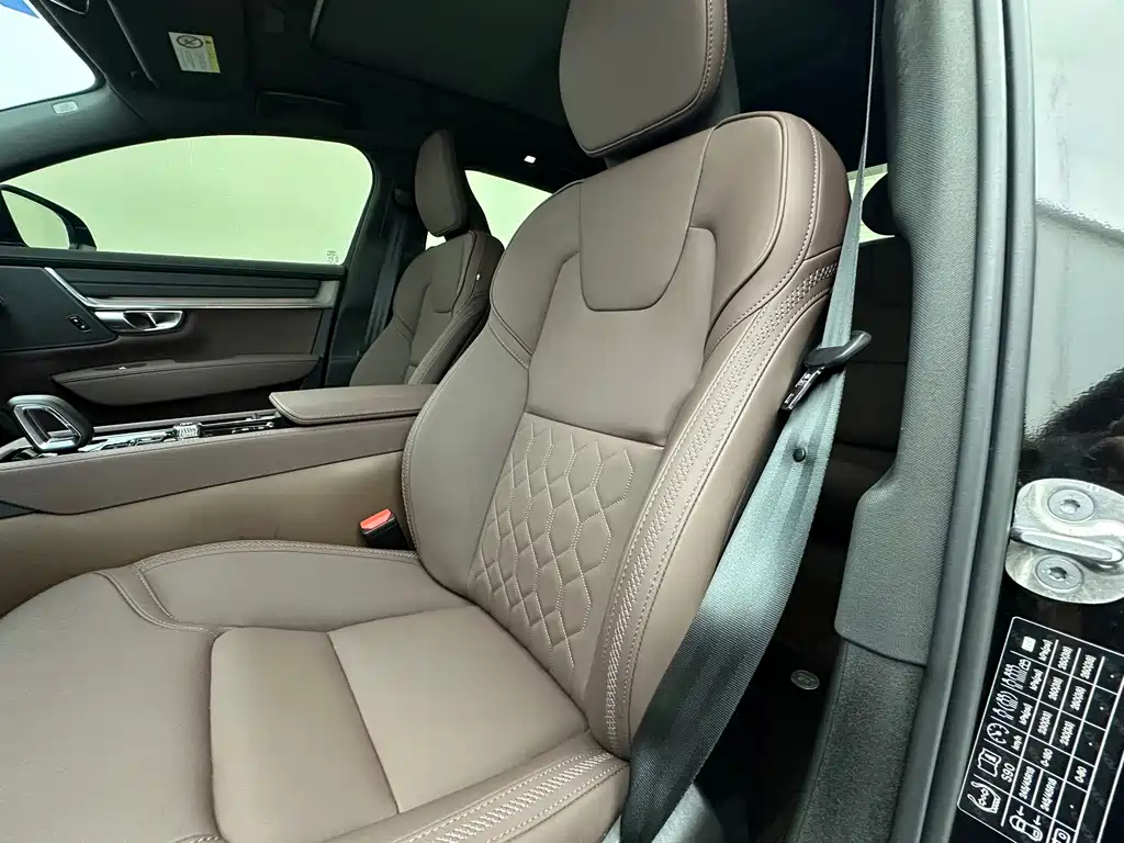 Volvo S90 — фото 41
