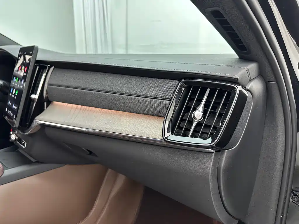Volvo S90 — фото 42