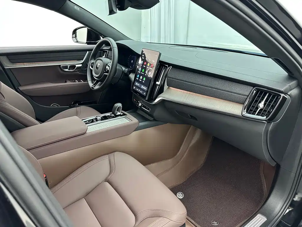 Volvo S90 — фото 45
