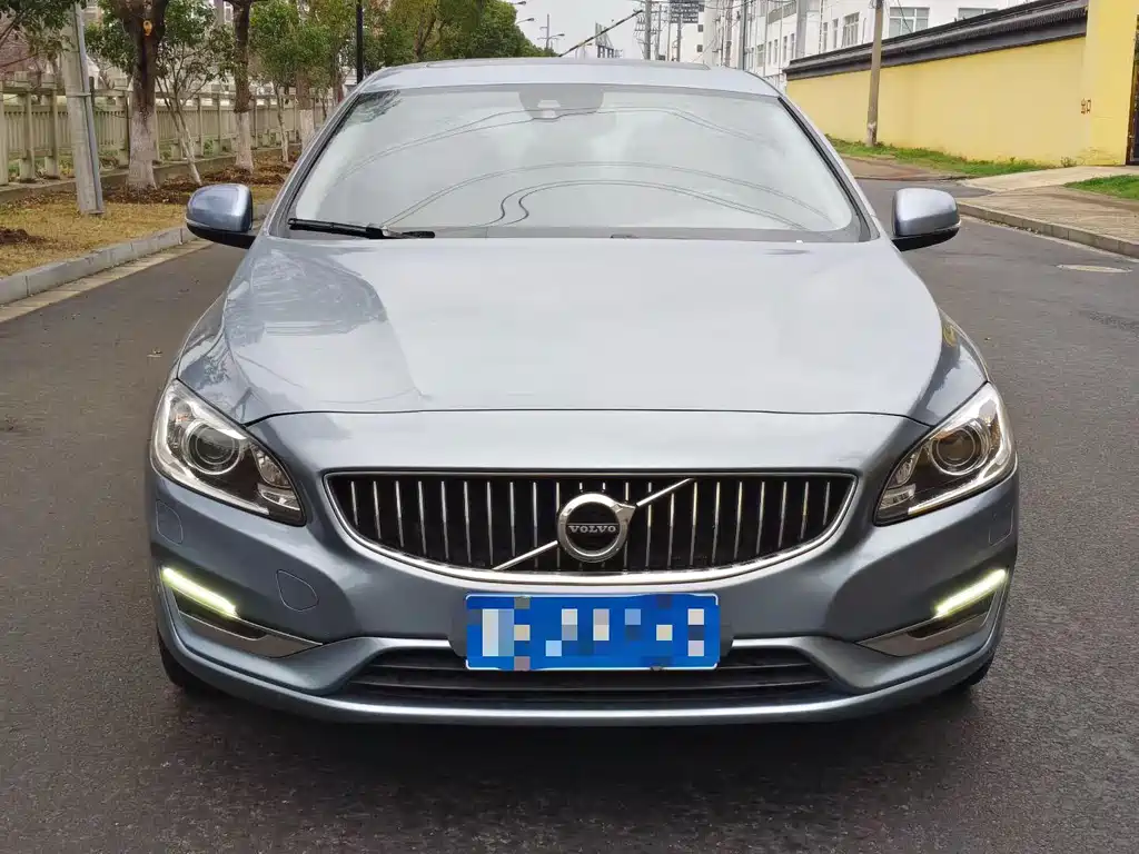 Volvo S60 — фото 2