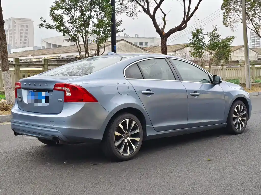 Volvo S60 — фото 4
