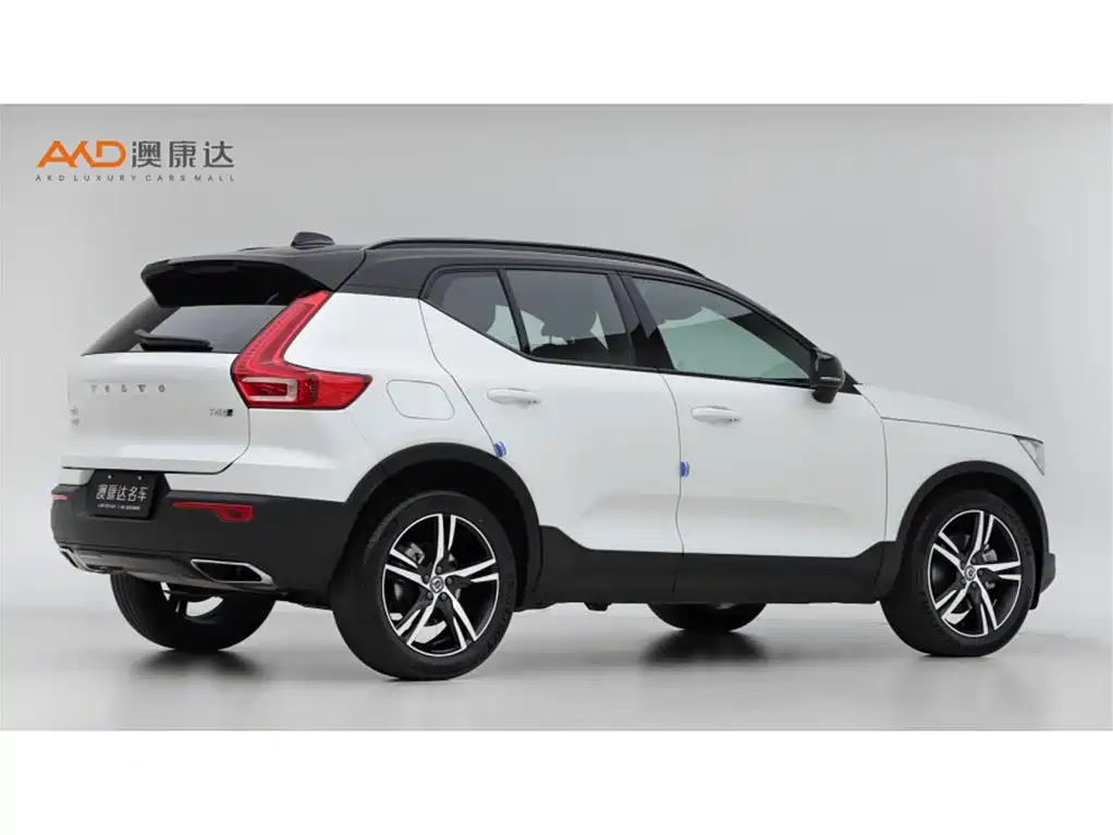 Volvo XC40 — фото 3