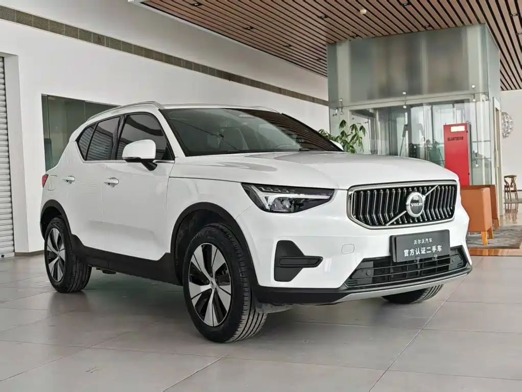 Volvo XC40 — фото 3