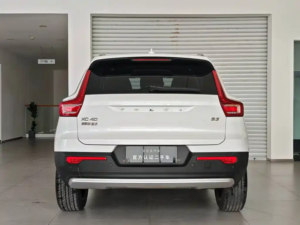 Volvo XC40 — фото 7