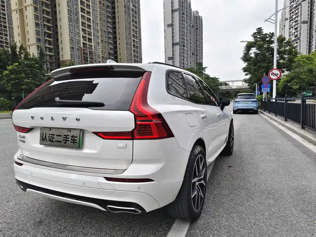 Volvo XC60 PHEV — фото 4