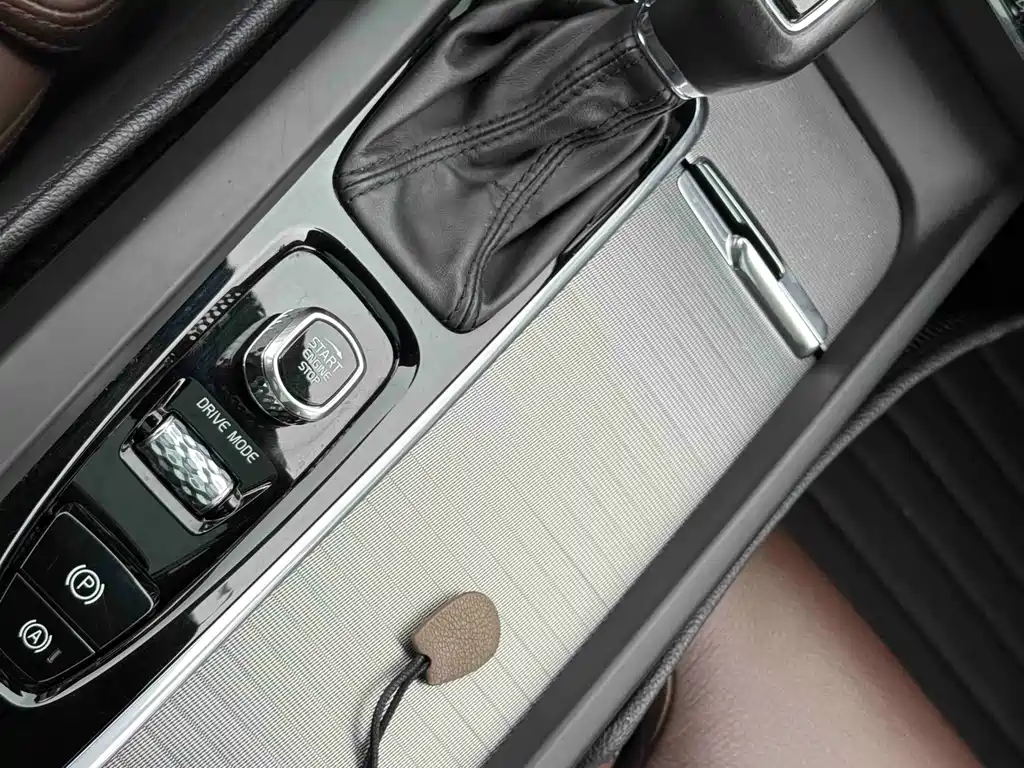 Volvo XC60 — фото 7