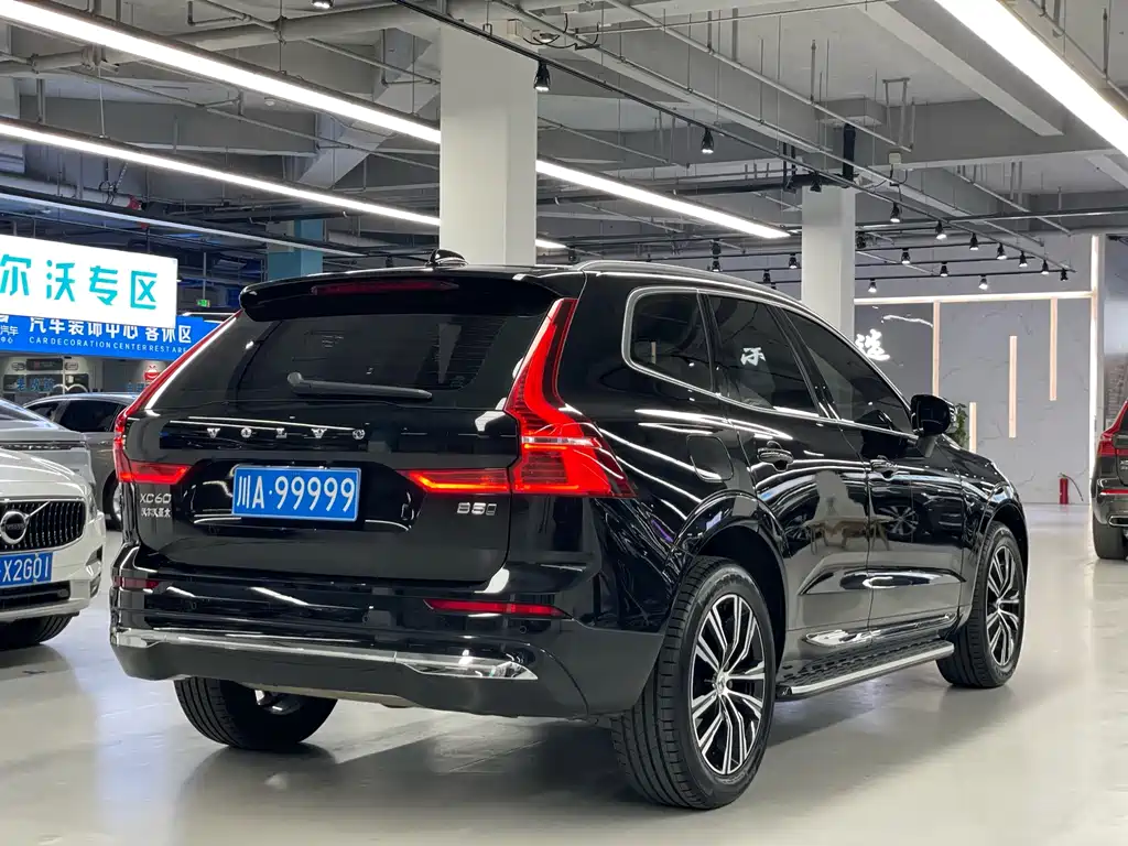 Volvo XC60 — фото 12