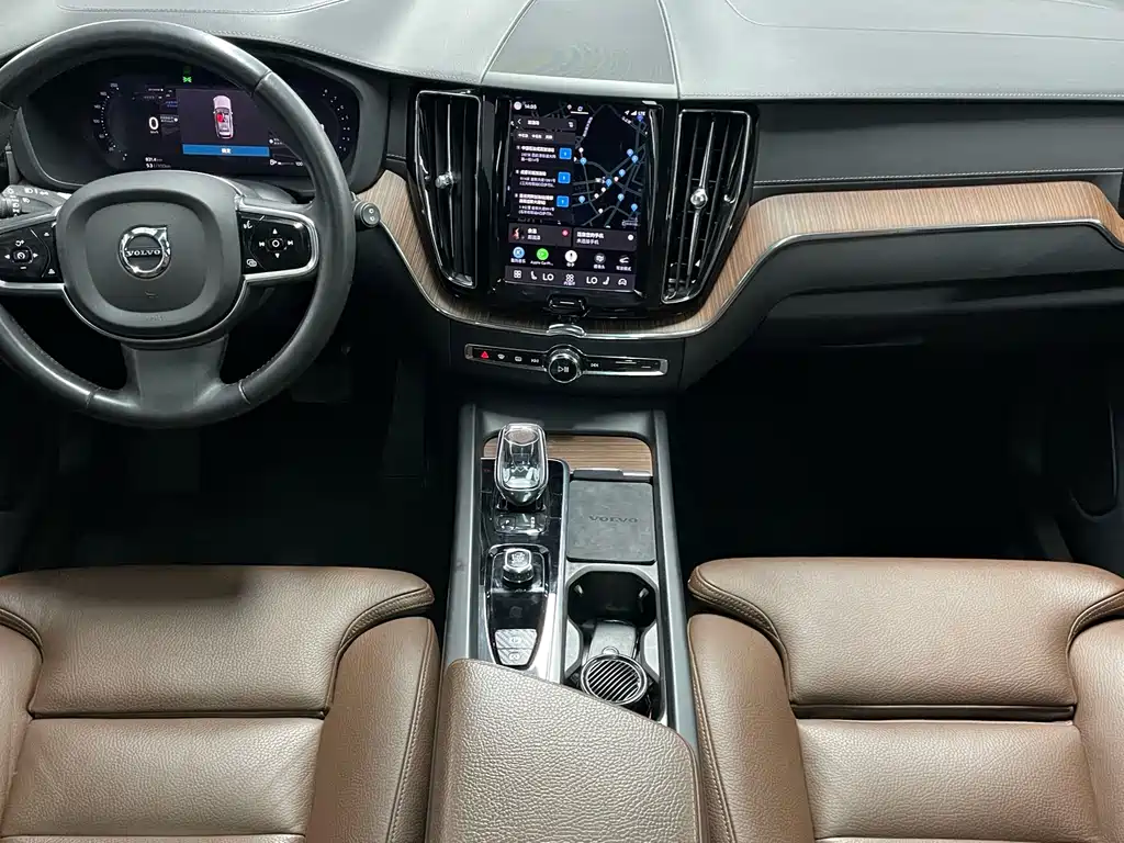 Volvo XC60 — фото 7