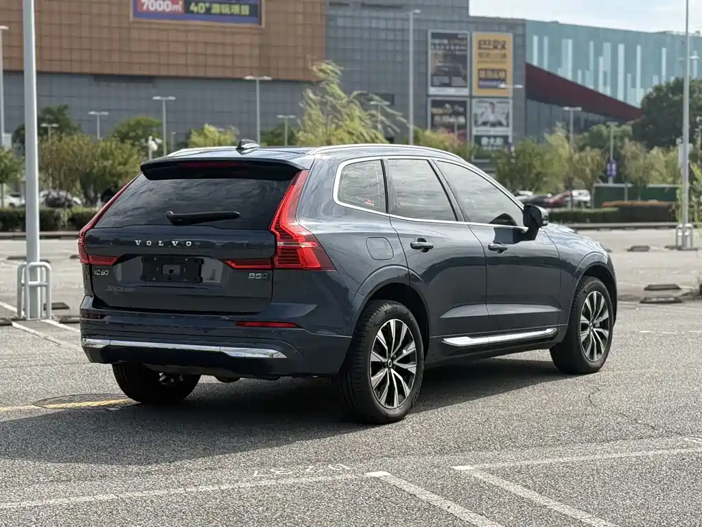 Volvo XC60 — фото 5