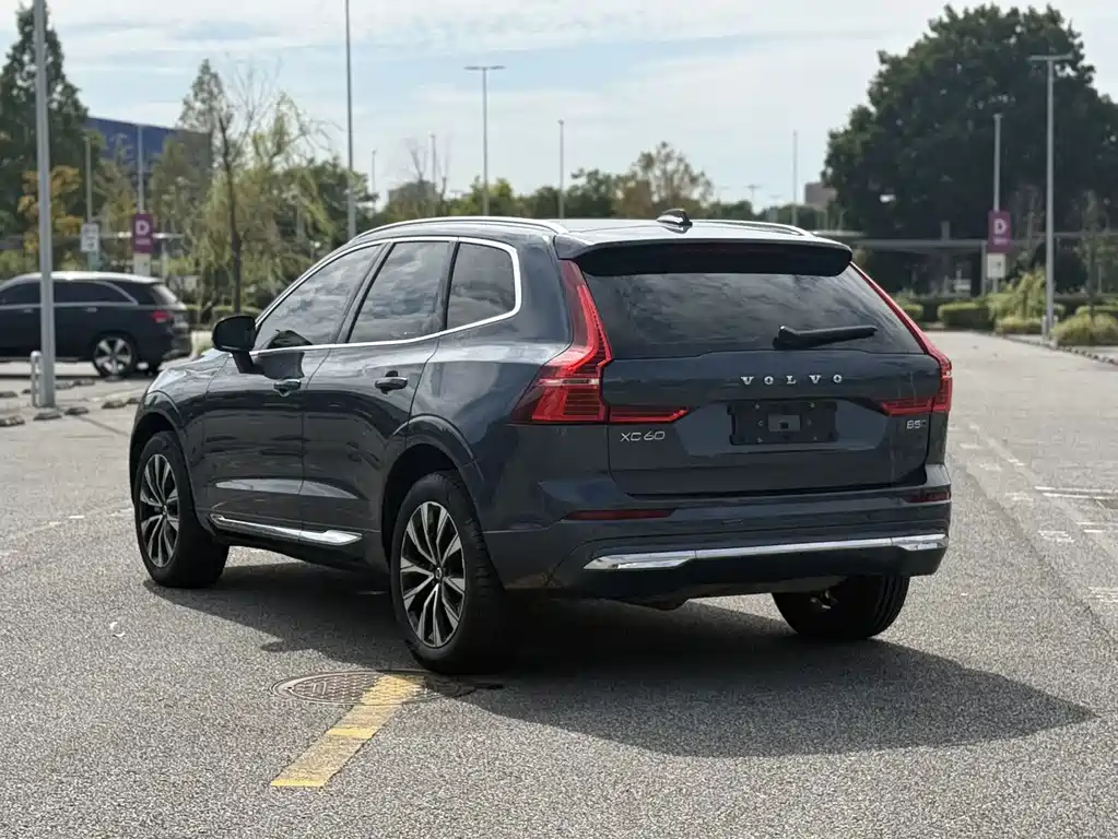 Volvo XC60 — фото 7