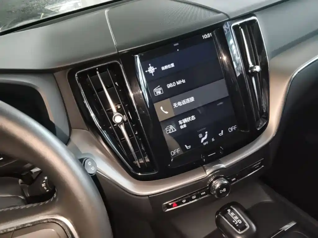 Volvo XC60 — фото 13