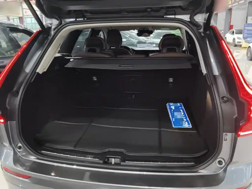 Volvo XC60 — фото 19