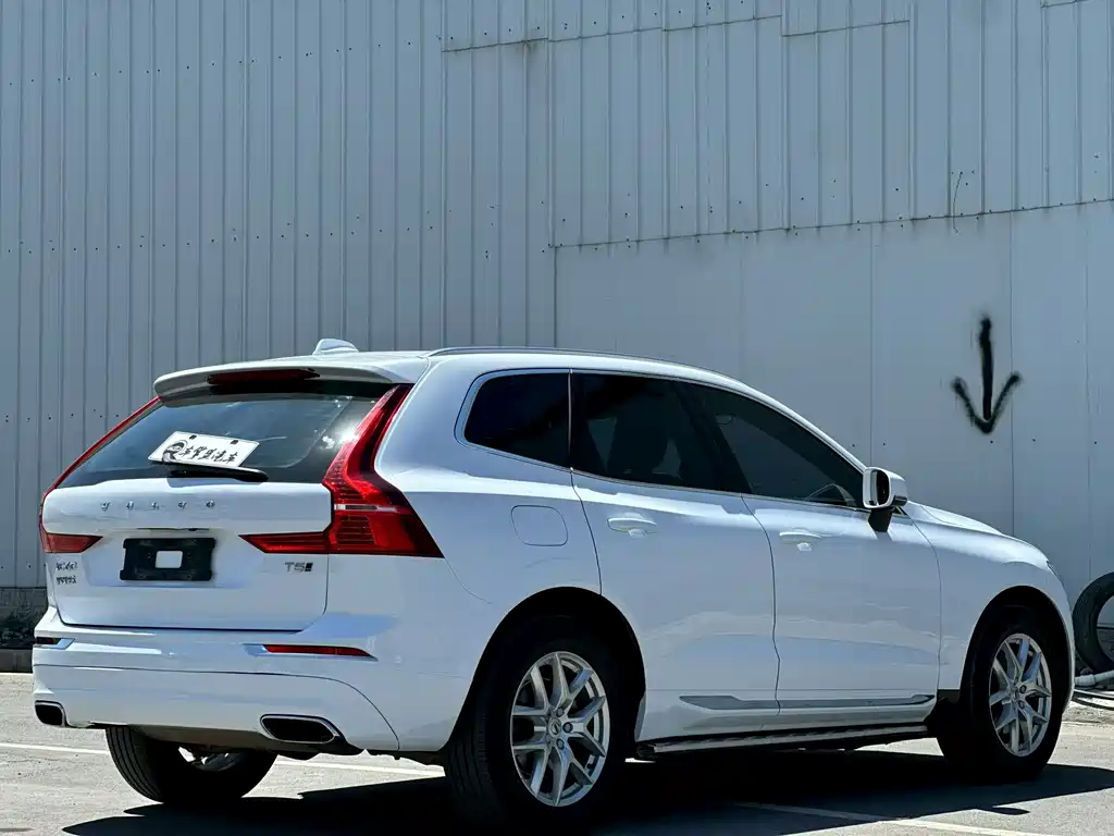 Volvo XC60 — фото 7
