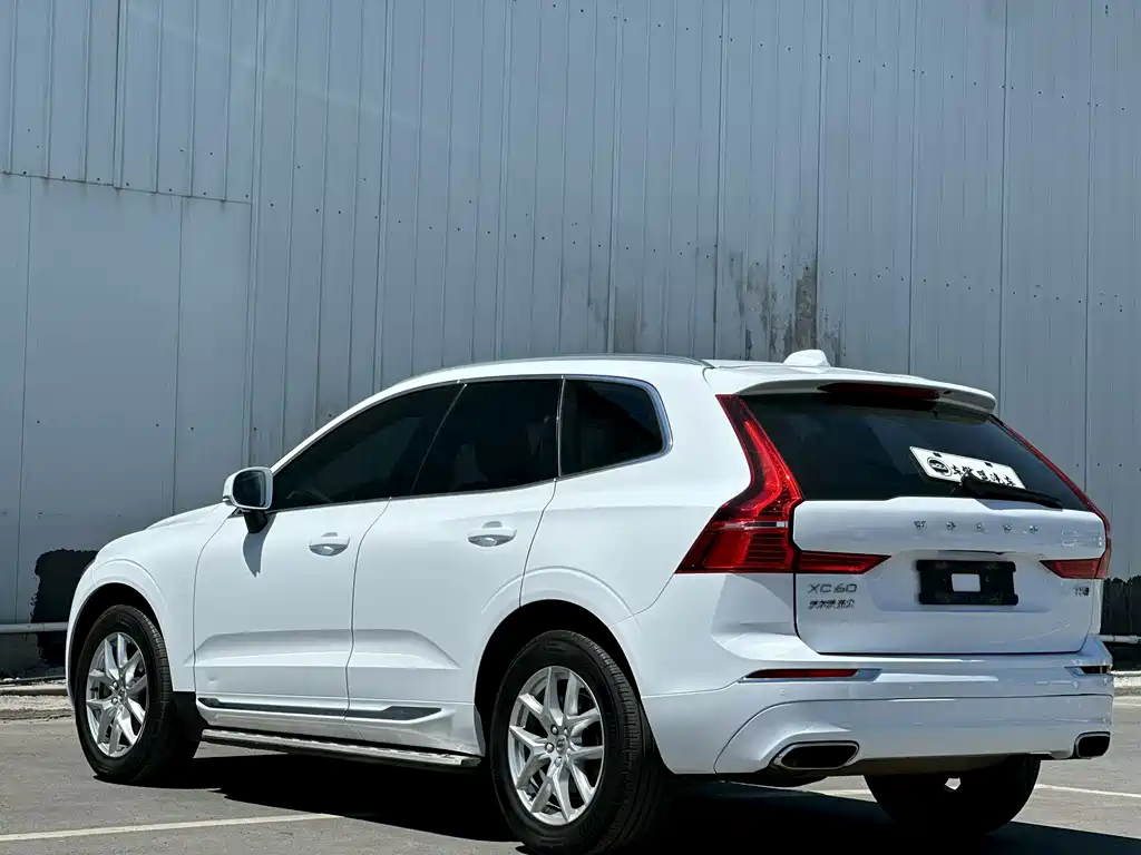 Volvo XC60 — фото 9