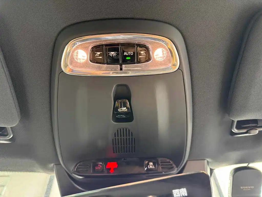 Volvo XC90 — фото 10