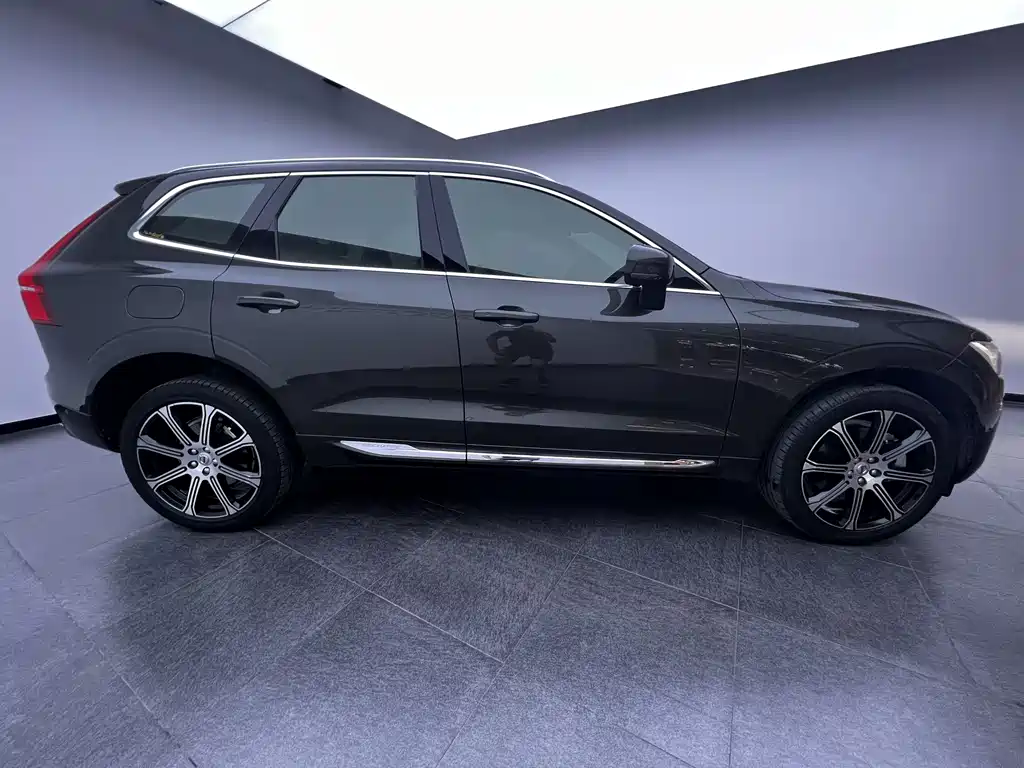Volvo XC60 PHEV — фото 6
