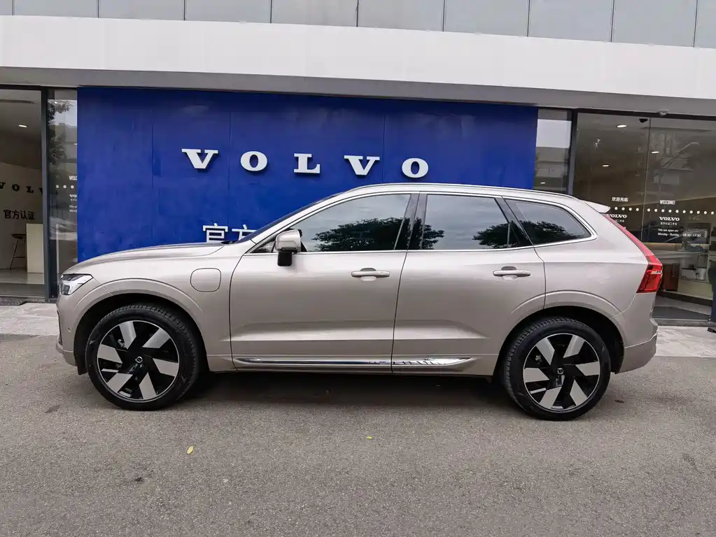 Volvo XC60 PHEV — фото 4