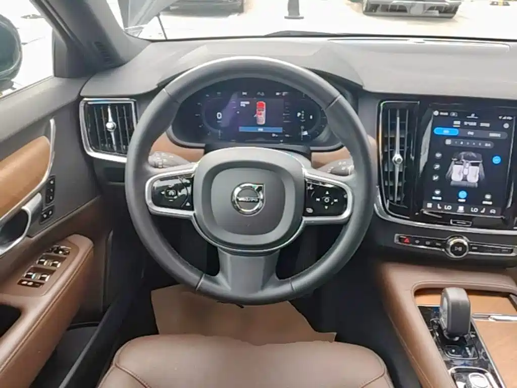 Volvo S90 — фото 11