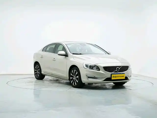 Volvo S60 — фото 3