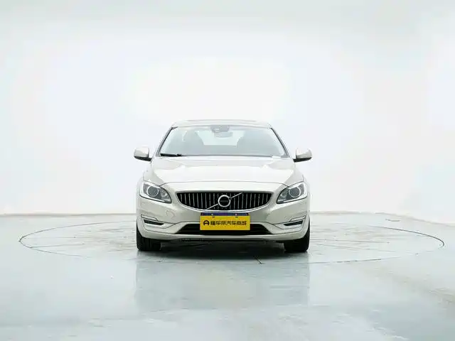 Volvo S60 — фото 4