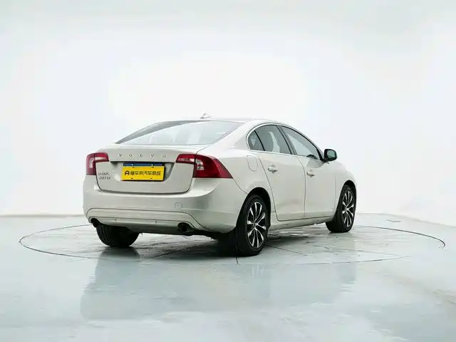 Volvo S60 — фото 5