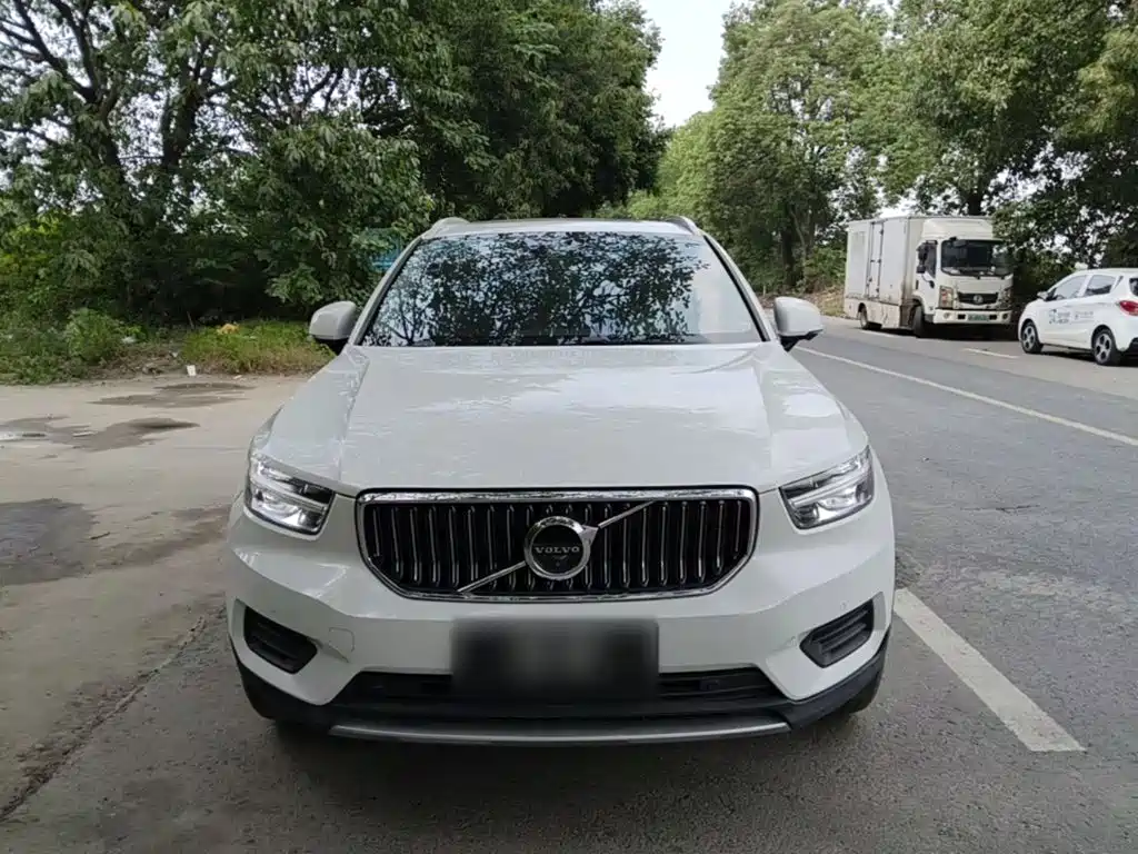 Volvo XC40 — фото 3