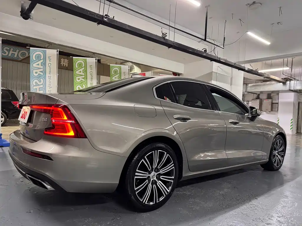 Volvo S60 — фото 4